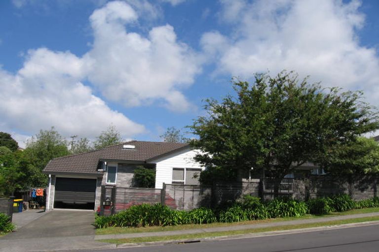 Photo of property in 8 Ian Sage Avenue, Torbay, Auckland, 0630