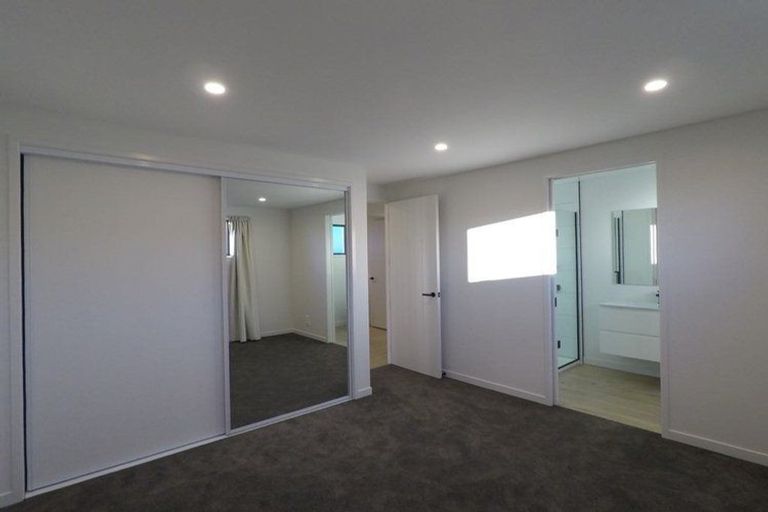 Photo of property in 15 Mount Creighton Crescent, Wanaka, 9305