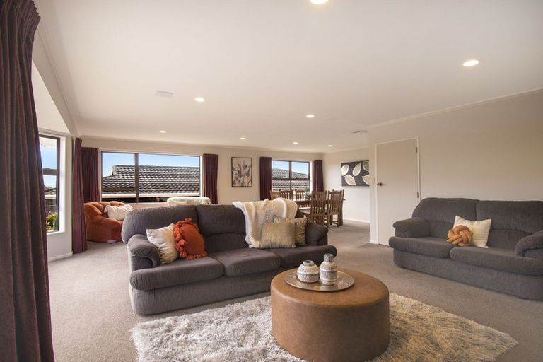 Photo of property in 47 Exploration Way, Whitby, Porirua, 5024