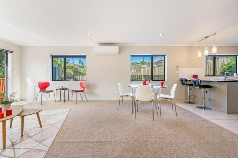 Photo of property in 19a Kelwyn Road, Kelston, Auckland, 0602