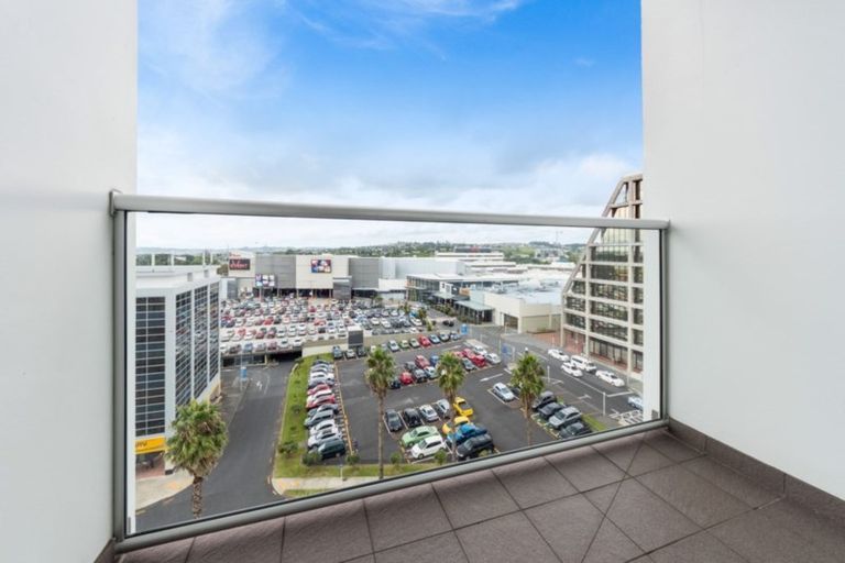 Photo of property in 402/17 Osterley Way, Manukau, Auckland, 2104