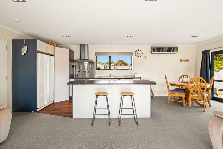 Photo of property in 77 Beach Street, Saint Clair, Dunedin, 9012