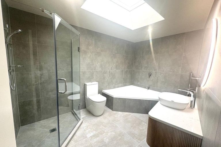 Photo of property in 8/19 Ocean View Road, Hillcrest, Auckland, 0627