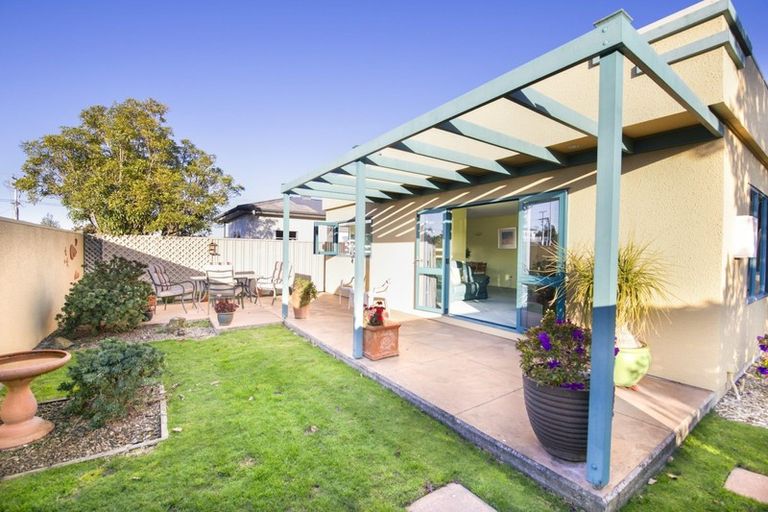 Photo of property in 2a Cambridge Terrace, Taradale, Napier, 4112