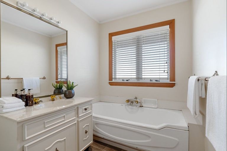 Photo of property in 1/42 Beresford Street, Bayswater, Auckland, 0622