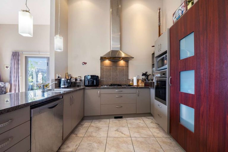 Photo of property in 2 Honeysuckle Lane, Ohauiti, Tauranga, 3112