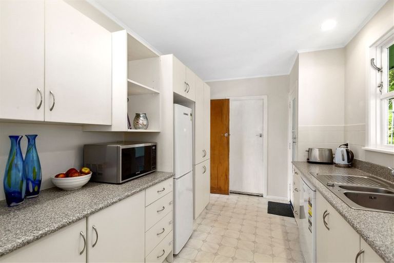 Photo of property in 28 Beazley Avenue, Paparangi, Wellington, 6037