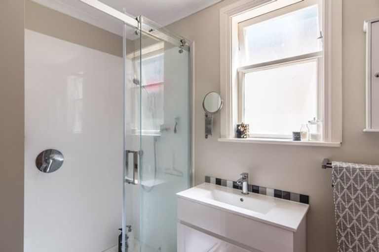 Photo of property in 98 Wallace Street, Mount Cook, Wellington, 6021