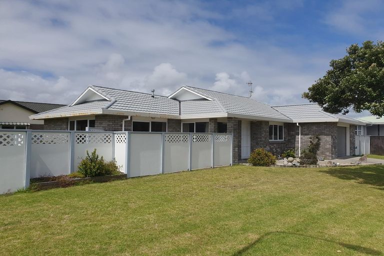 Photo of property in 24 Rangiatea Street, Paraparaumu Beach, Paraparaumu, 5032