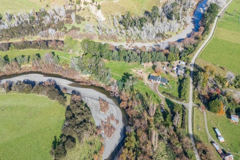 Photo of property in 172 Moeraki Road, Hinakura, Martinborough, 5784