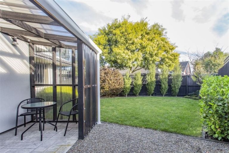 Photo of property in 28 Kirsten Place, Parklands, Christchurch, 8083