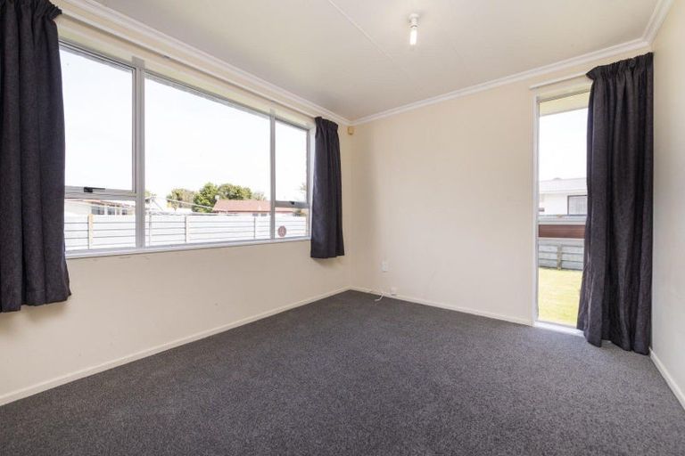 Photo of property in 8 Robinson Crescent, Westbrook, Palmerston North, 4412