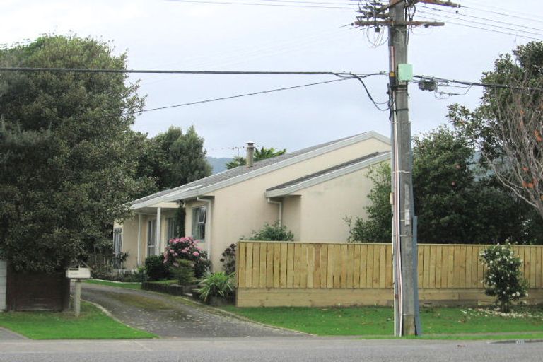 Photo of property in 285 Te Moana Road, Waikanae, 5036