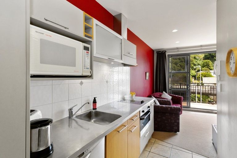 Photo of property in Atrium Towers, 4o/154 The Terrace, Wellington Central, Wellington, 6011