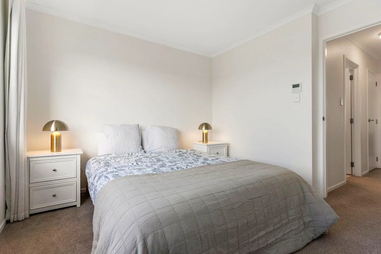 Photo of property in 4 Hononga Lane, Northcote, Auckland, 0627