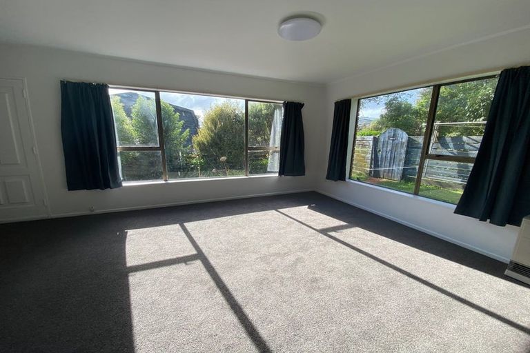 Photo of property in 64 Churton Drive, Churton Park, Wellington, 6037
