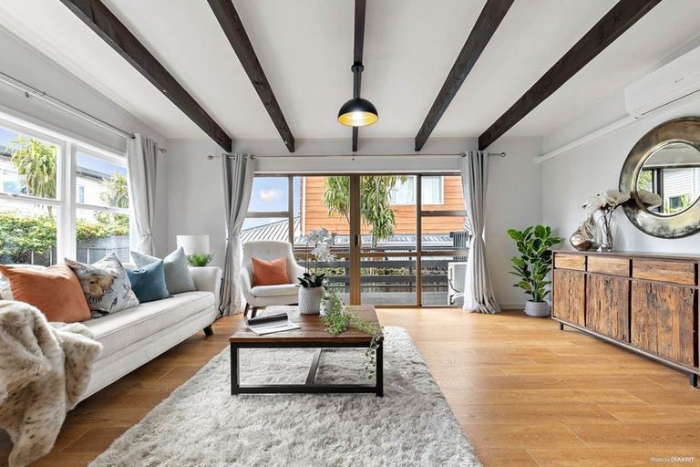 Photo of property in 2/20 Hogans Road, Glenfield, Auckland, 0629
