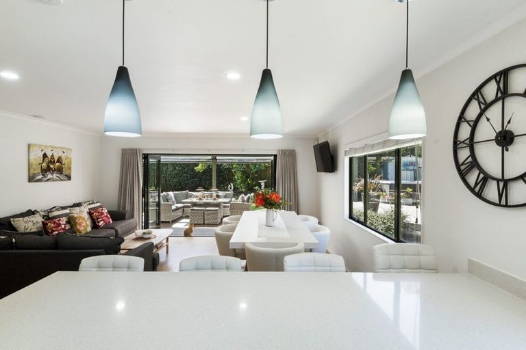 Photo of property in 7 Emerald Way, Rosedale, Auckland, 0632