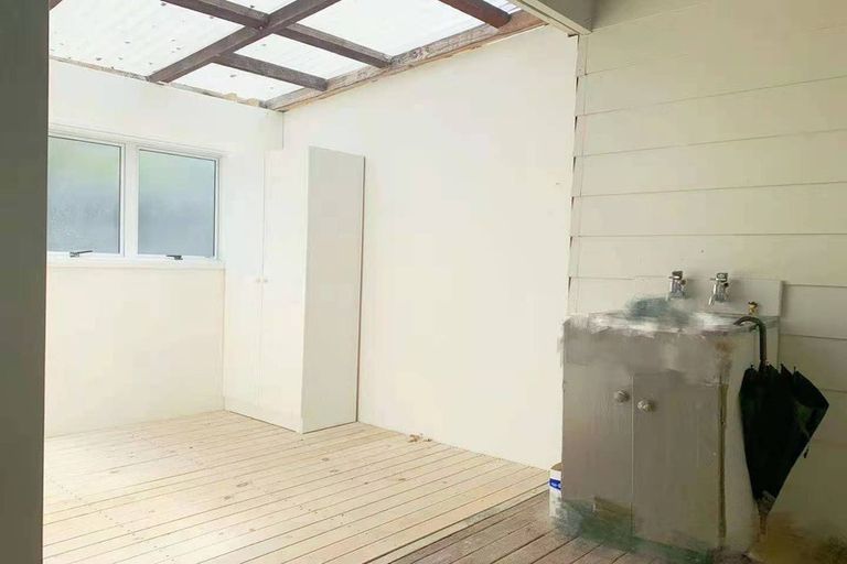 Photo of property in 104 Lynwood Road, New Lynn, Auckland, 0600