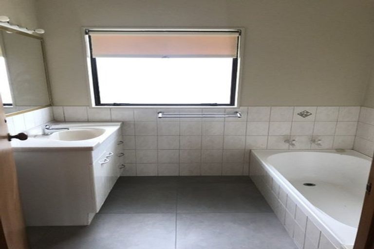 Photo of property in 1 Bass Street, West Harbour, Auckland, 0618