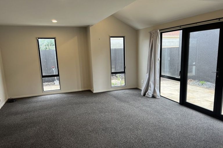 Photo of property in 24 Oakford Close, Riccarton, Christchurch, 8011