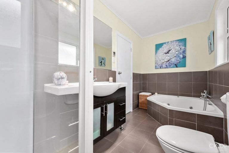 Photo of property in 21 Acacia Avenue, Maungaraki, Lower Hutt, 5010