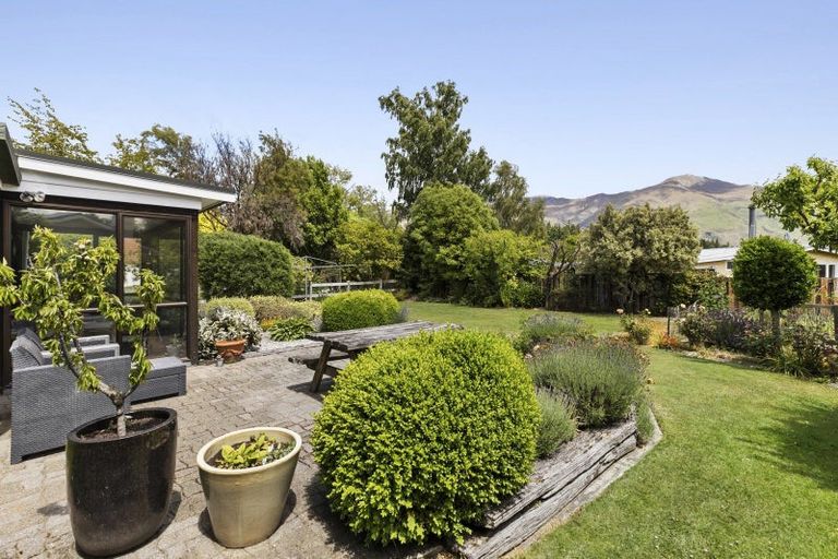 Photo of property in 4 Kidson Lane, Wanaka, 9305