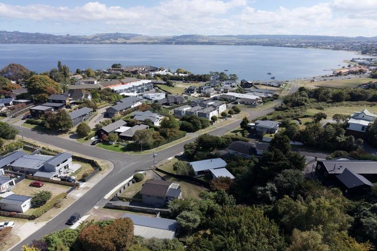 Photo of property in 32 Tremaine Avenue, Two Mile Bay, Taupo, 3330
