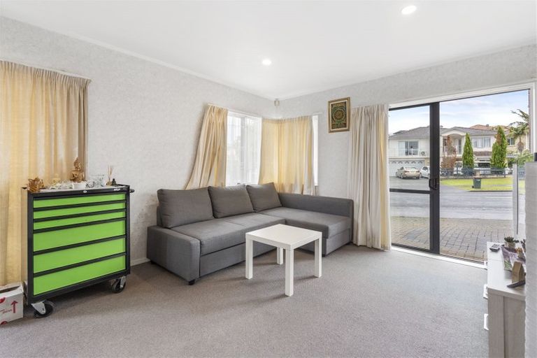 Photo of property in 1 Bougainvillaea Terrace, Goodwood Heights, Auckland, 2105