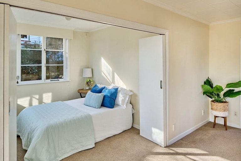 Photo of property in 128 Mana Esplanade, Paremata, Porirua, 5026