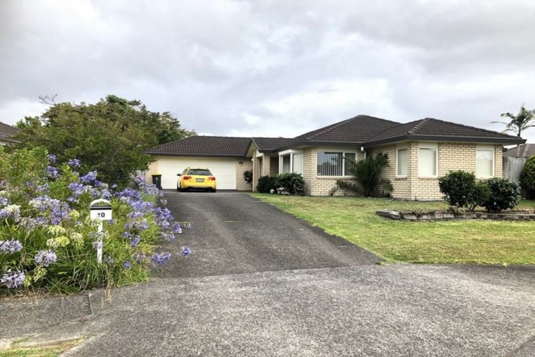 Photo of property in 10 Newry Close, East Tamaki Heights, Auckland, 2016