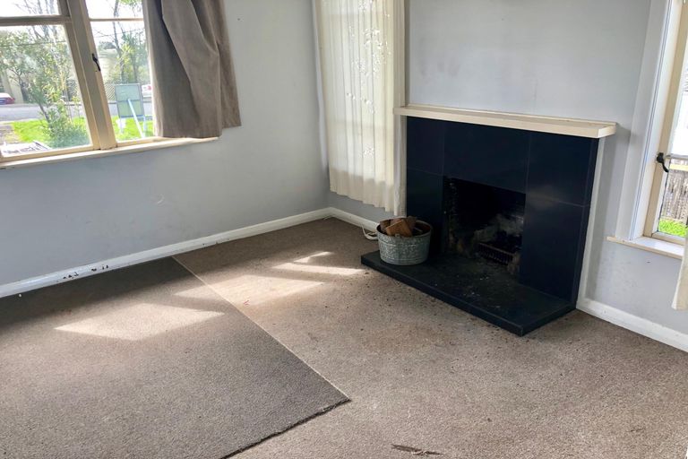 Photo of property in 17 Eastglen Road, Glen Eden, Auckland, 0602