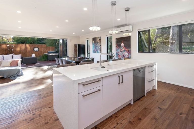 Photo of property in 16 Carlos Drive, Flat Bush, Auckland, 2016