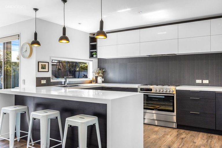 Photo of property in 10 Amy Place, Rangiora, 7400