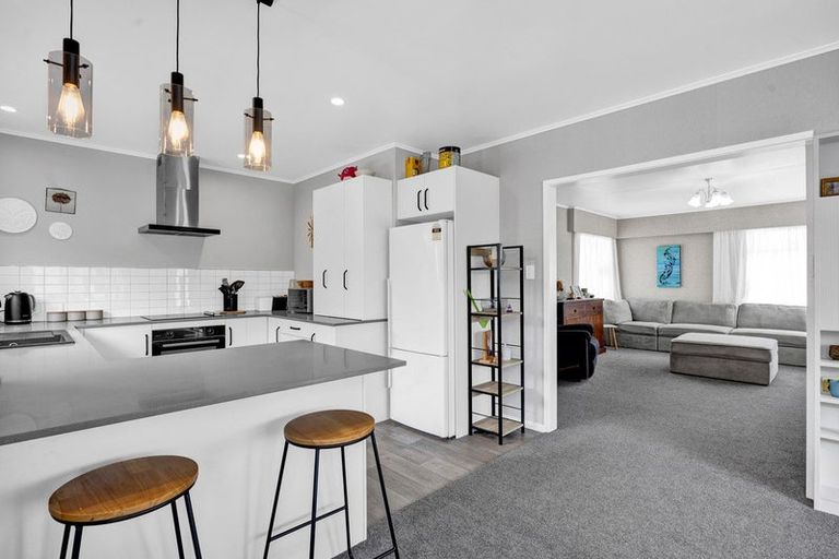 Photo of property in 9 Mccarthy Street, Hawera, 4610