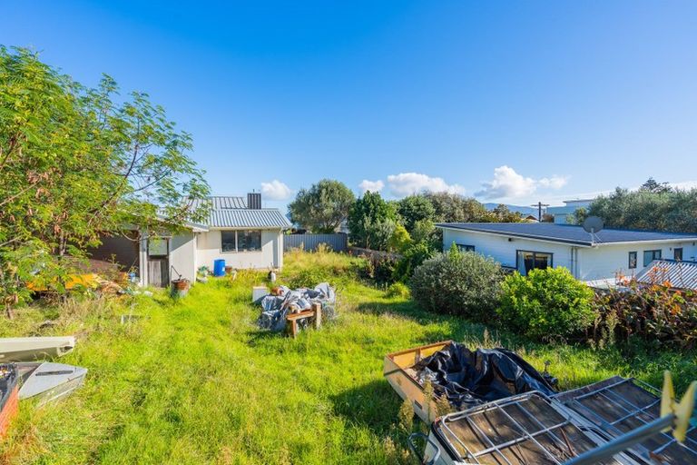 Photo of property in 122 Seaview Road, Paraparaumu Beach, Paraparaumu, 5032