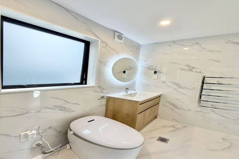 Photo of property in 7/6 Woodhouse Place, West Harbour, Auckland, 0618