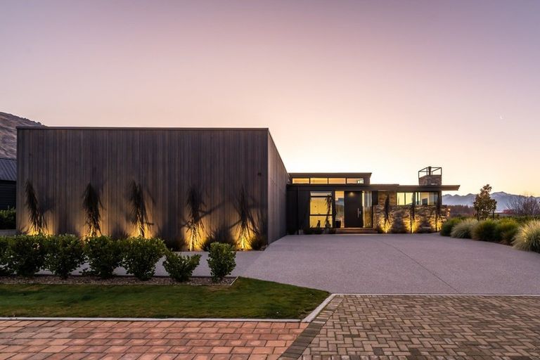 Photo of property in 4 Eden Close, Wanaka, 9305