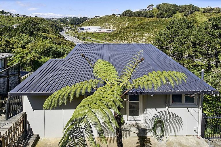 Photo of property in 10 Dominion Park Street, Johnsonville, Wellington, 6037