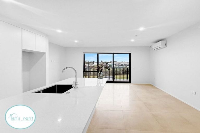 Photo of property in 11/18 Paraone Crescent, Takanini, 2112