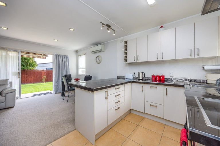 Photo of property in 2/10 Raewyn Place, Pakuranga, Auckland, 2010