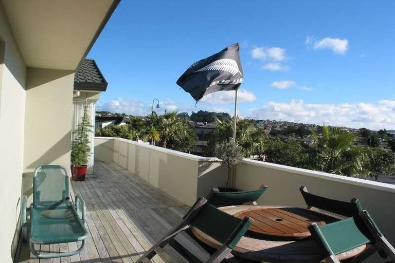Photo of property in 36 Tyrico Close, Unsworth Heights, Auckland, 0632