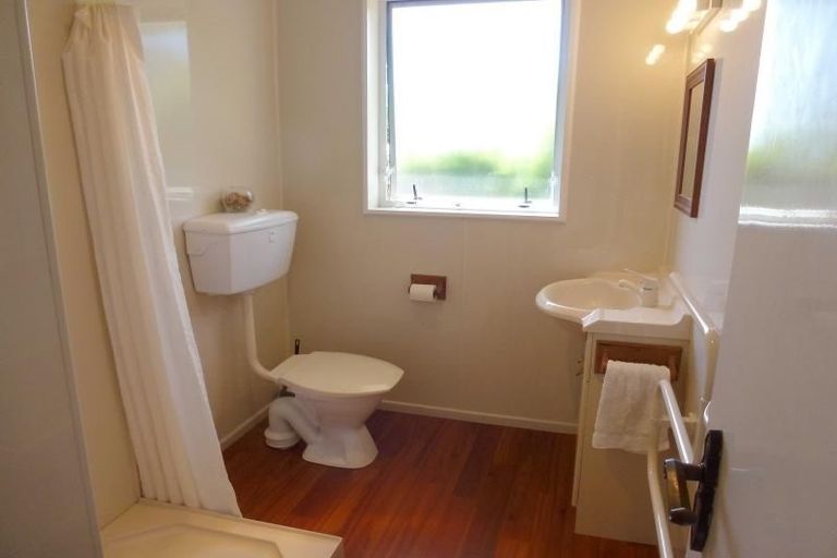 Photo of property in 25b Pehi Kupa Street, Waikanae, 5036