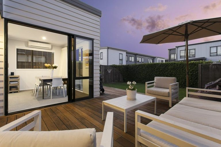 Photo of property in 23 Ian Morrison Road, Hobsonville, Auckland, 0616