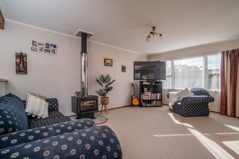 Photo of property in 15 Sunvue Road, Glen Eden, Auckland, 0602