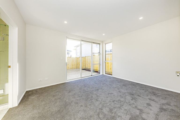 Photo of property in 43 Koroheke Road, Takanini, 2110