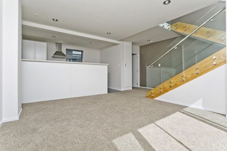 Photo of property in 2/10 Silver Moon Road, Albany Heights, Auckland, 0632