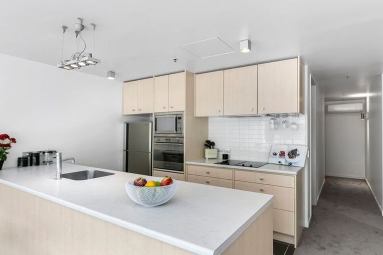 Photo of property in Montreaux Apartments, 2a/164 The Terrace, Wellington Central, Wellington, 6011