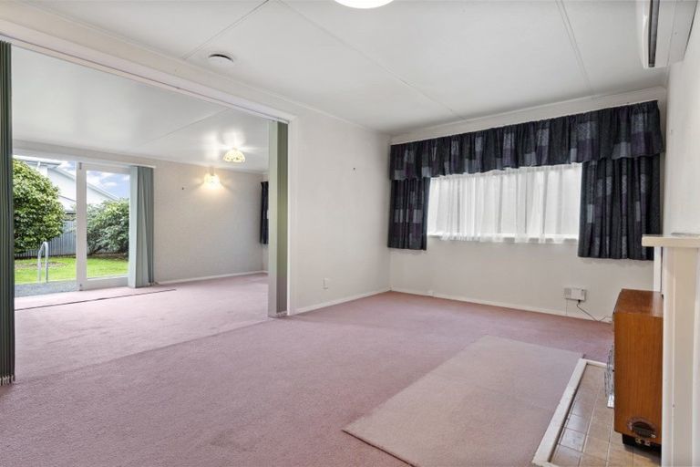 Photo of property in 27 Ashford Avenue, Hokowhitu, Palmerston North, 4410