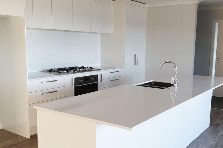 Photo of property in 9a Grumman Lane, Newlands, Wellington, 6037